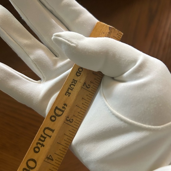 3/4 Length Vintage White Gloves - Picture 11 of 12